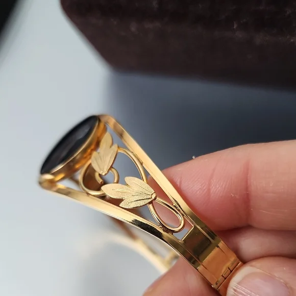 Vintage Gold and Black Bracelet - Picture 5 of 16